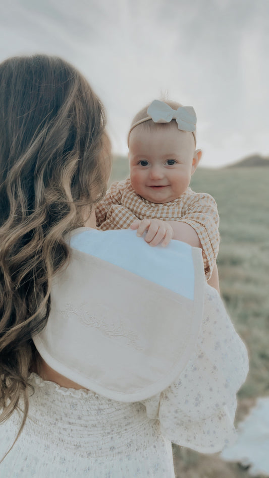 Burp Cloth in Creme