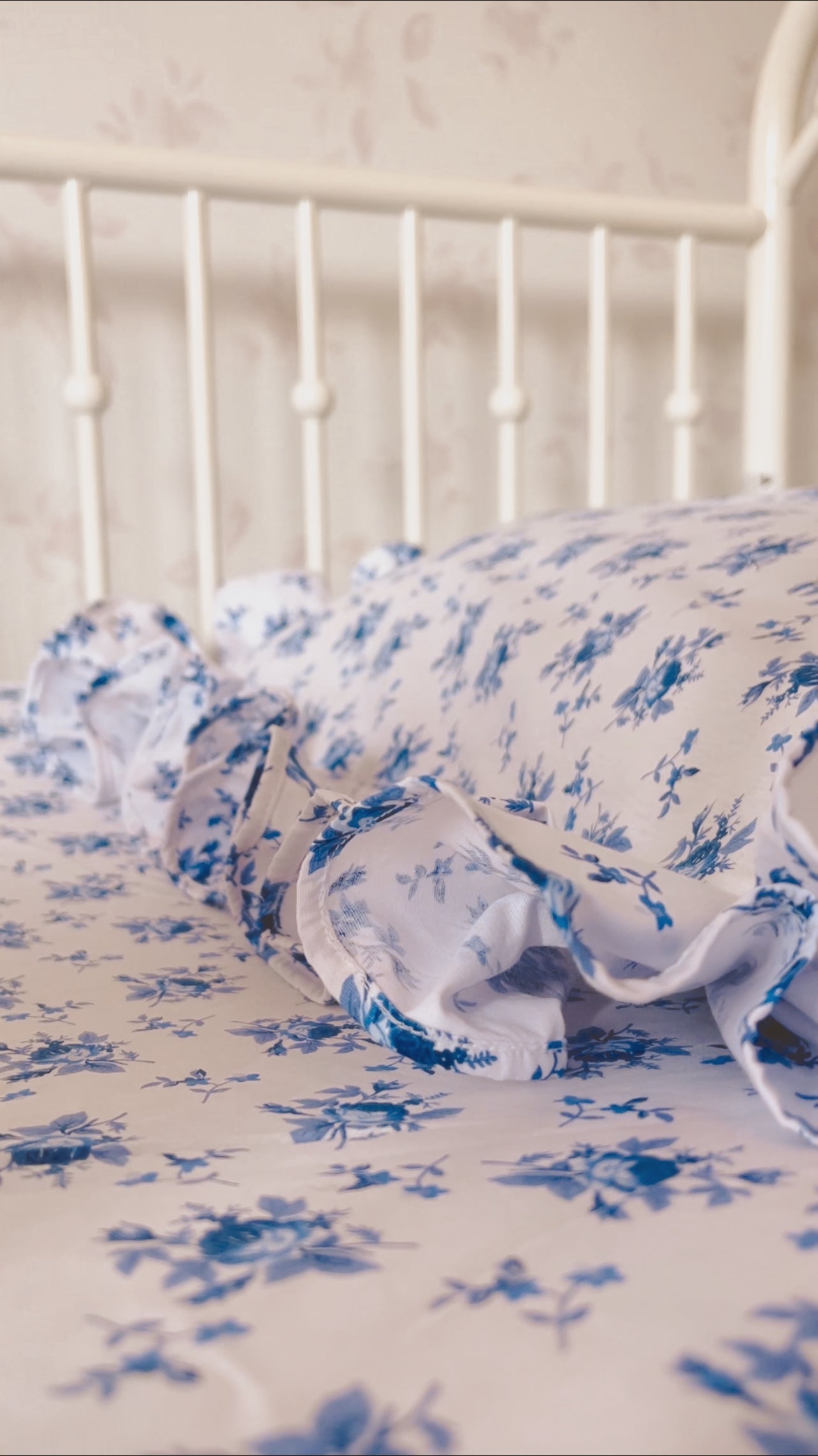 Crib Sheet in Blue Kiss