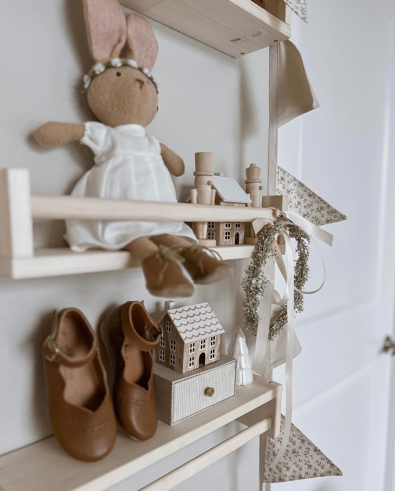 Nursery Flag Garland in Floral