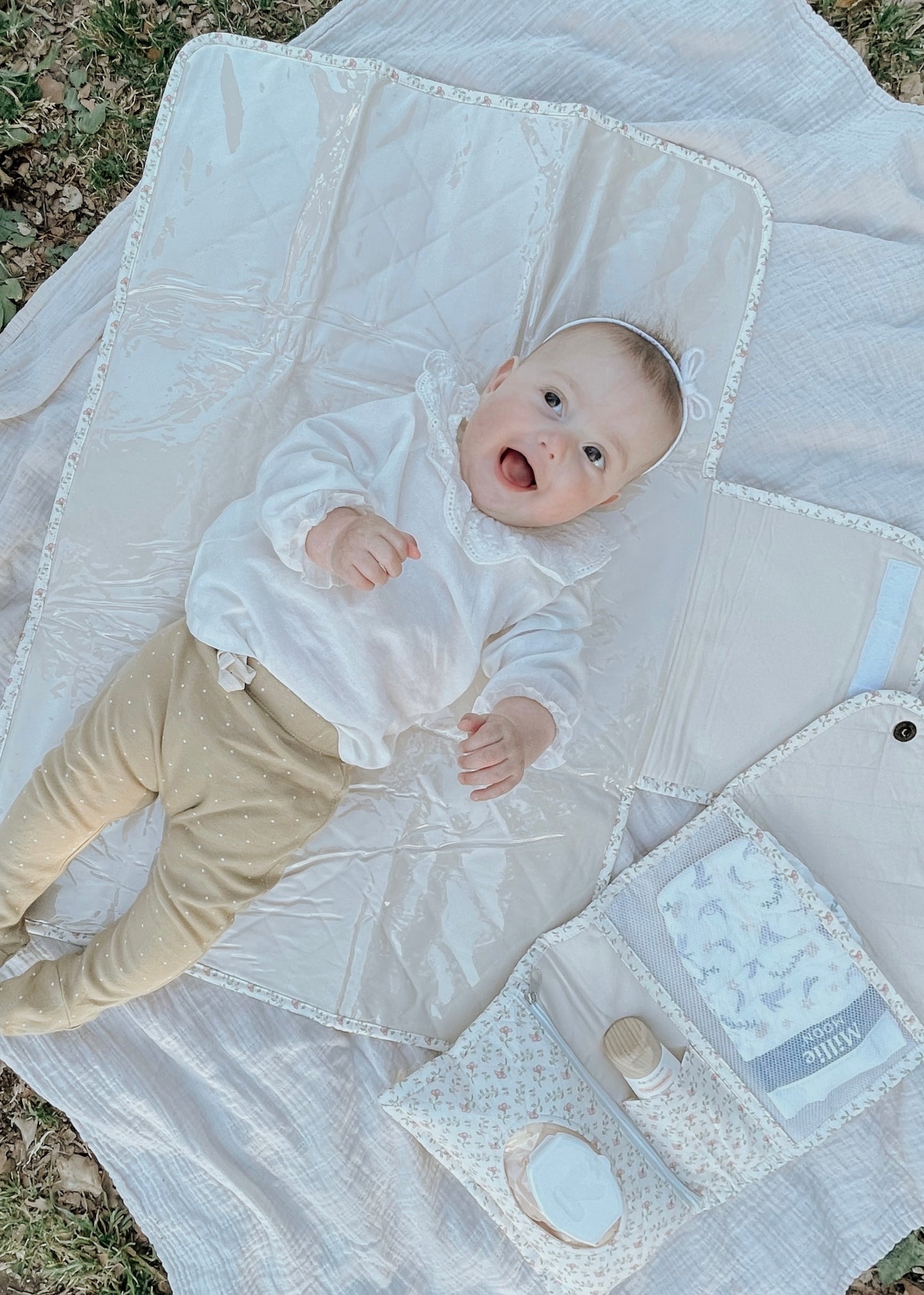 Embroidered Changing Pad in Creme